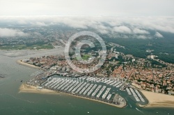 vue aérienne du port de plaisance d Arcachon, Gironde 33