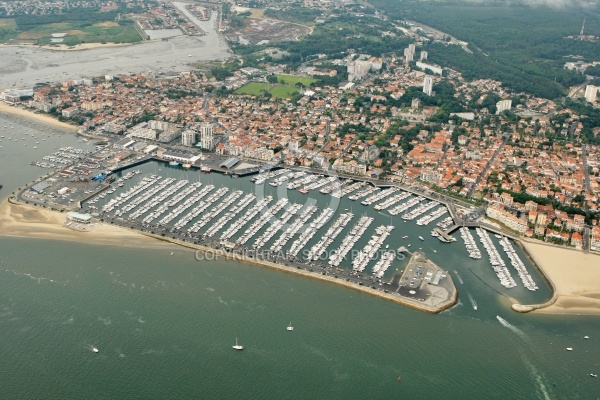 vue aérienne du port de plaisance d Arcachon, Gironde 33