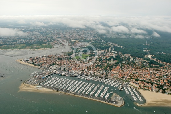 vue aérienne du port de plaisance d Arcachon, Gironde 33