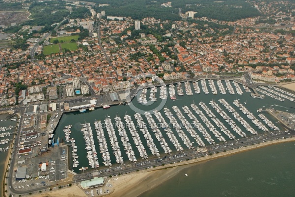 vue aérienne du port de plaisance d Arcachon, Gironde 33