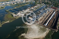 vue aérienne du port ostréicole de Gujan Mestra, Gironde, 33