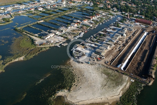 vue aérienne du port ostréicole de Gujan Mestra, Gironde, 33