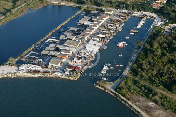 vue aérienne du port ostréicole de Gujan Mestra, Gironde, 33