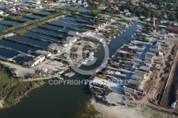 vue aérienne du port ostréicole de Gujan Mestra, Gironde, 33