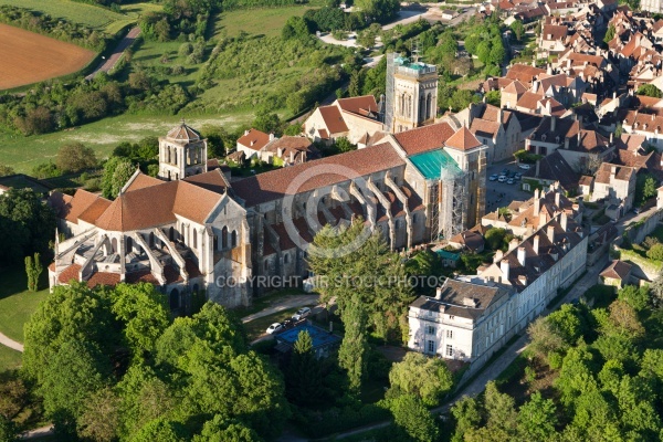 Vézelay vue du ciel, Basilique de Sainte-Marie-Madelaine, depar